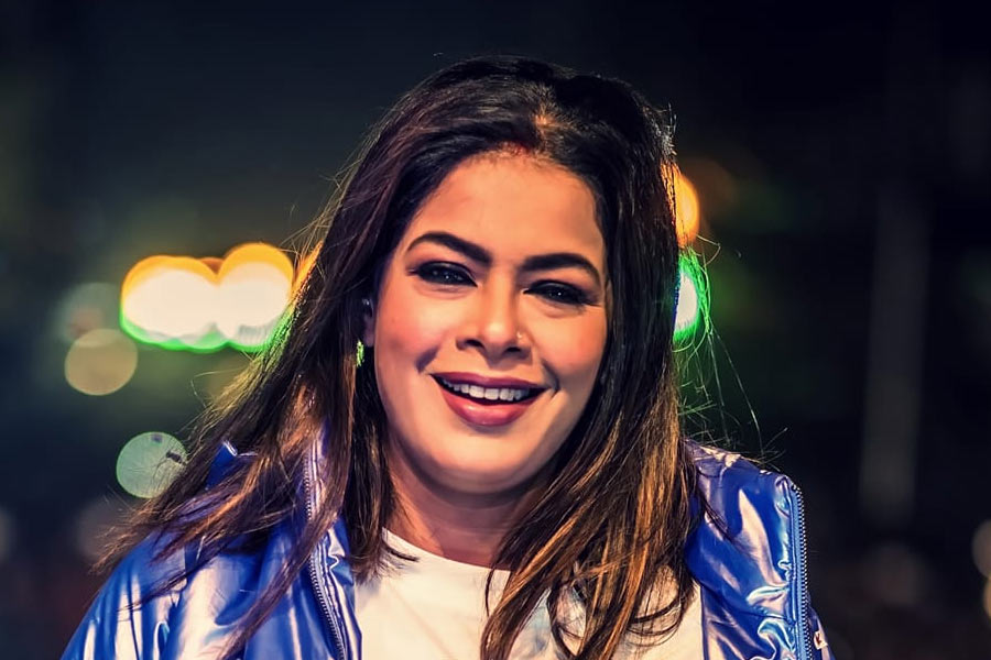 জিন্স পরে শ্যামা সঙ্গীত! ফের বিতর্কে ইমন, ফেসবুকে ক্ষোভ উগরে দিলেন গায়িকা