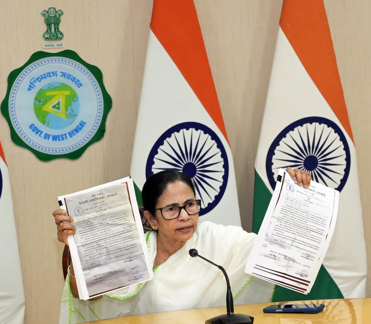 বিতর্কে নতুন অধ্যায়! ‘SIR 2.0’ ভোটার তালিকা হালনাগাদে পশ্চিমবঙ্গে রাজনৈতিক উত্তেজনা – বিজেপি ও তৃণমূল মুখোমুখি