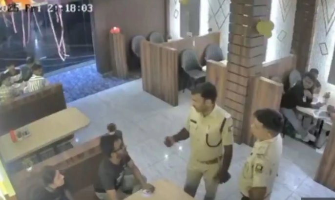 “রেস্তোরাঁয় ভাই-বোনকে বসে থাকতে দেখে পুলিশের তাণ্ডব!” কাটিহার কাণ্ডে উত্তাল বিহার