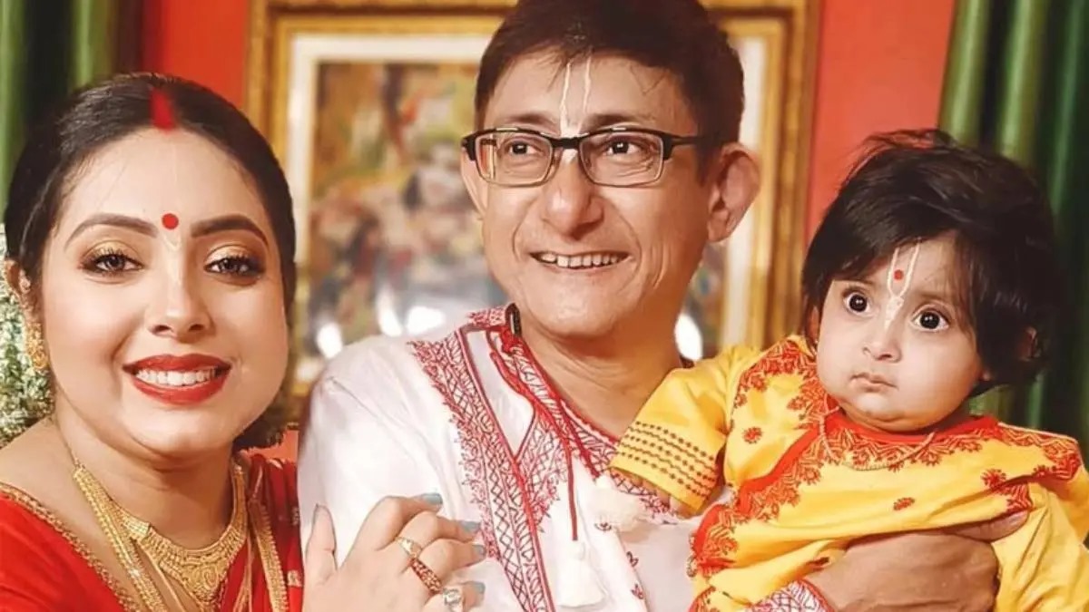 কন্যার প্রথম জন্মদিনে আধ্যাত্মিক ছোঁয়া: কাঞ্চন মল্লিক ও শ্রীময়ীর স্নেহভরা মুহূর্ত