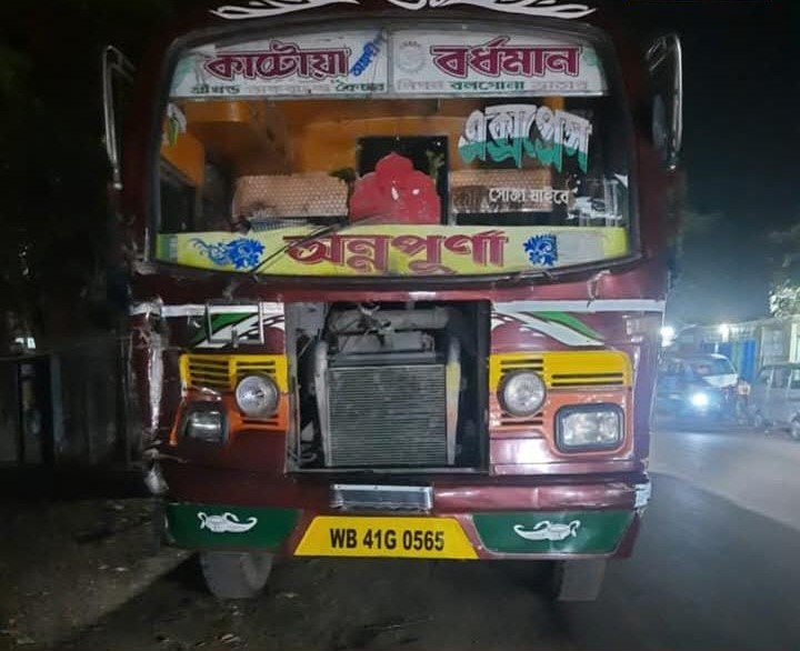 ভাতাড়েতে বাস-টোটোর সংঘর্ষে মহিলা যাত্রী নিহত !