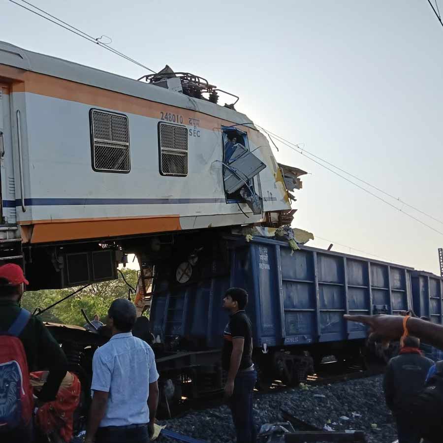 ছত্তীসগঢ়ে ভয়াবহ দুর্ঘটনা: বিলাসপুরে যাত্রিবাহী ট্রেনের সঙ্গে মালগাড়ির সংঘর্ষ, বহু হতাহতের আশঙ্কা