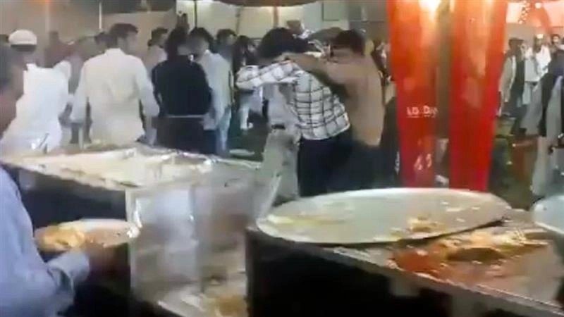 ফ্রাইড চিকেন নিয়ে বিয়ে ভাঙল! বিজনরে রণক্ষেত্রের ভিডিও ভাইরাল