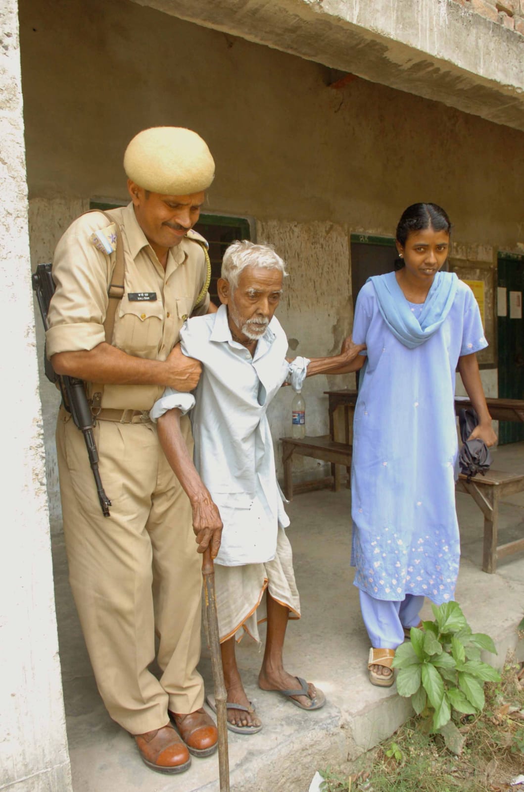 ৫৫ বছর থানায় হাজিরার পর পুলিশের খাতা থেকে নাম কেটে অবশেষে মুক্ত নবতিপর বৃদ্ধ
