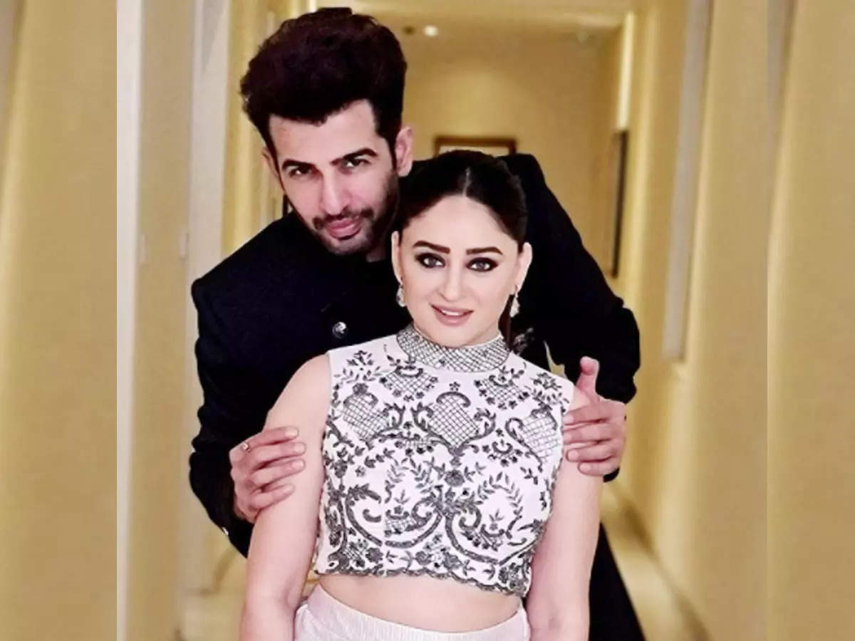 জয় ভানুশালী ও মাহির দাম্পত্য টানাটানির মাঝে মাহি হাসপাতালে ভর্তি