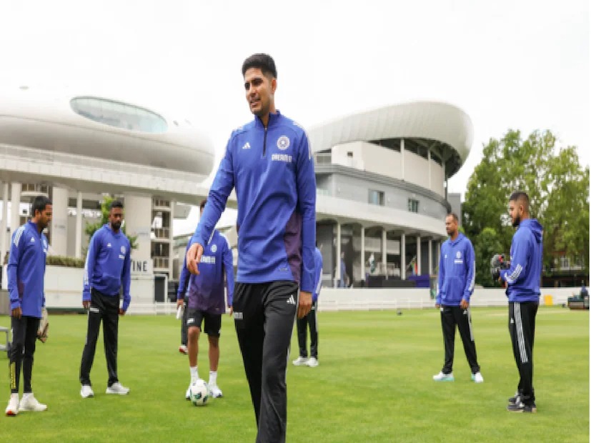  শুভমান গিল হাসপাতালে ভর্তি! ঘাড়ের স্প্যাজমে আইসিইউতে রাত কাটল ভারত অধিনায়ক