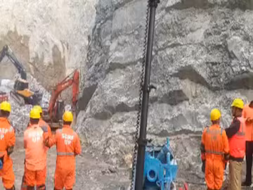  উত্তরপ্রদেশে খনি ধসে এক নিহত, অনেকে আটকে থাকার শঙ্কা  সোনভদ্রা থেকে রণসংগীত