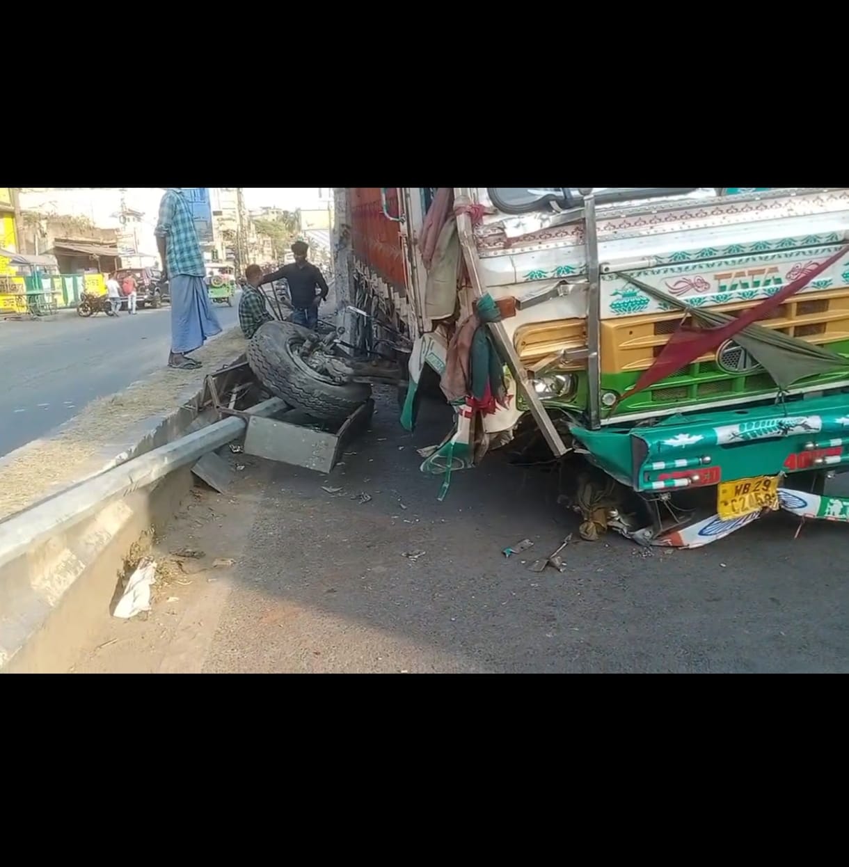 বর্ধমান কাটাপুকুরে ভয়াবহ লরি দুর্ঘটনা – রাত ১টার ট্র্যাজেডি