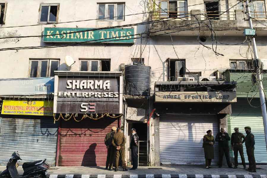 কাশ্মীর টাইমস অফিসে সিআইএ-র বিশাল অভিযান: আঞ্চলিক সংবাদপত্রের বিরুদ্ধে অভিযোগ