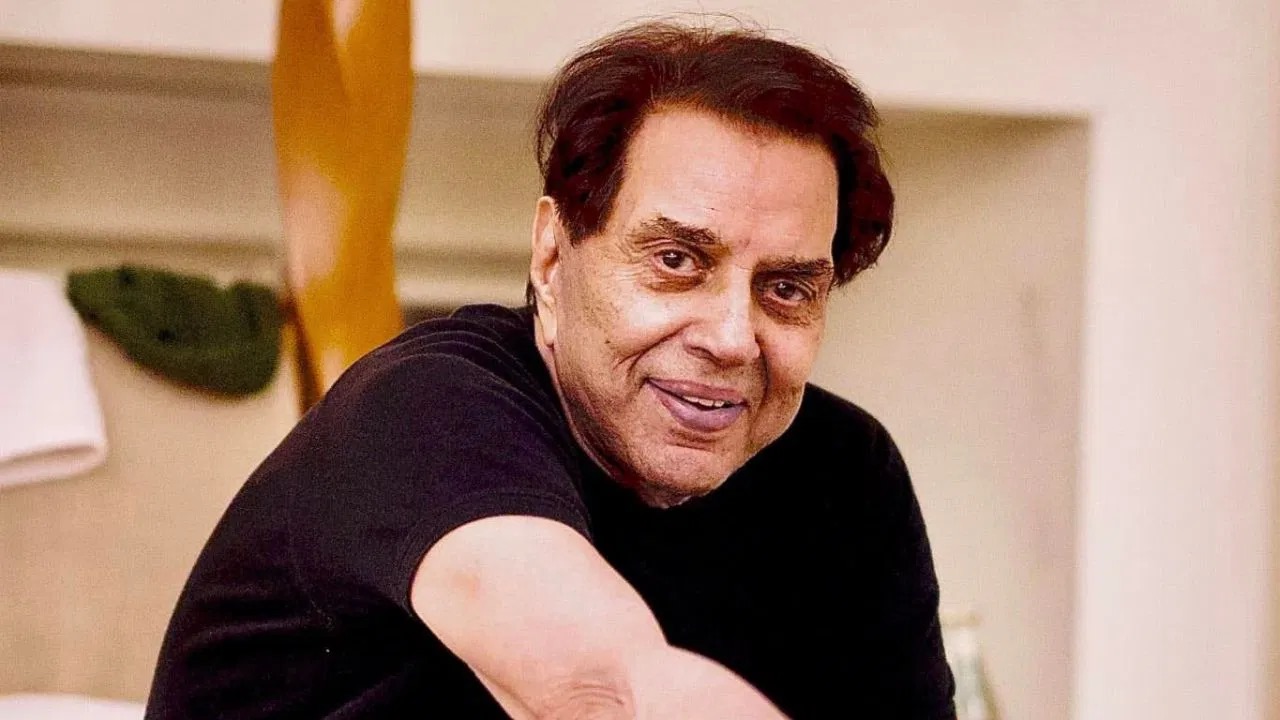 বলিউডের কিংবদন্তি ধর্মেন্দ্র আর নেই, শেষ নিঃশ্বাসে থেমে গেল এক সোনালি যুগ