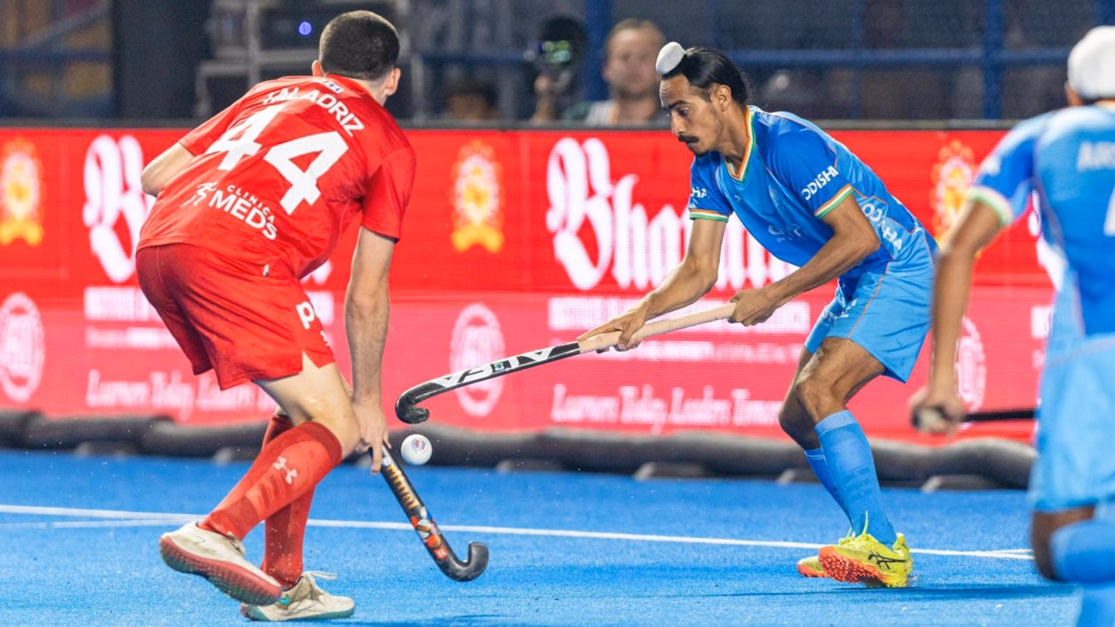 দরিদ্রতা, সংগ্রাম আর মায়ের ত্যাগ—গোলকিপার থেকে গোলস্কোরার হয়ে উঠার দৃষ্টিনন্দন গল্প দিলরাজ সিংয়ের