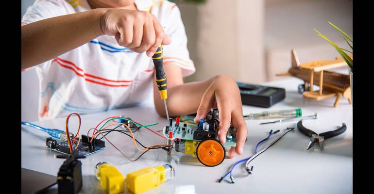 দুর্গাপুরে নতুন সুযোগ পড়াশোনার সঙ্গেই এবার রোবোটিক্স শেখার পথ খুলল রাষ্ট্রায়ত্ত গবেষণাকেন্দ্রে