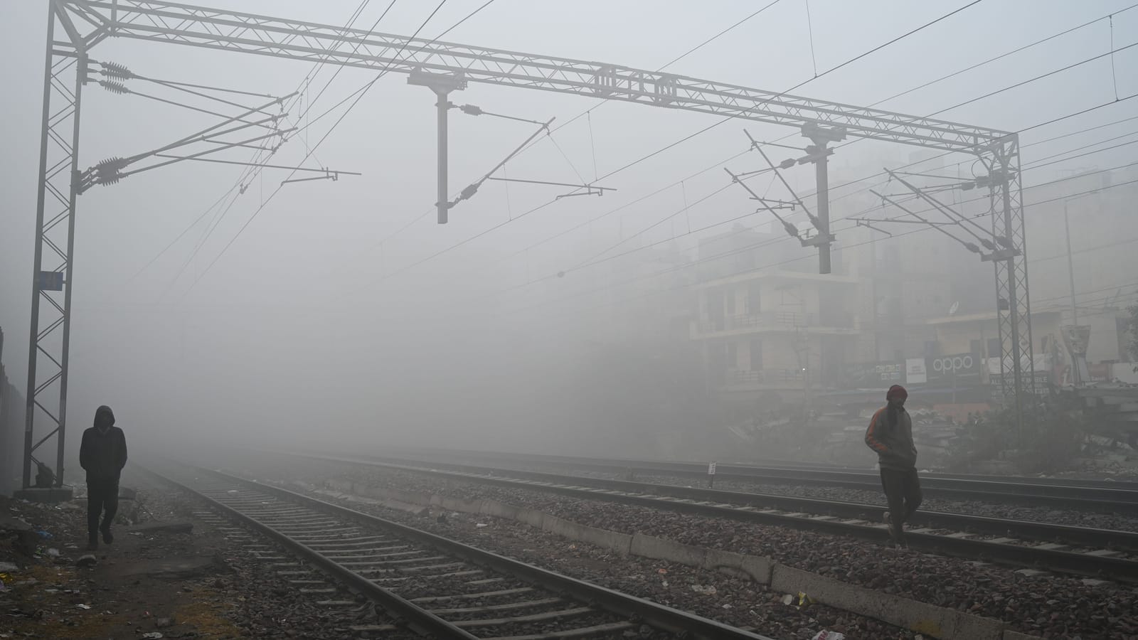 দক্ষিণবঙ্গে জাঁকিয়ে শীত চার জেলায় কুয়াশা সতর্কতা তাপমাত্রা আরও নামবে