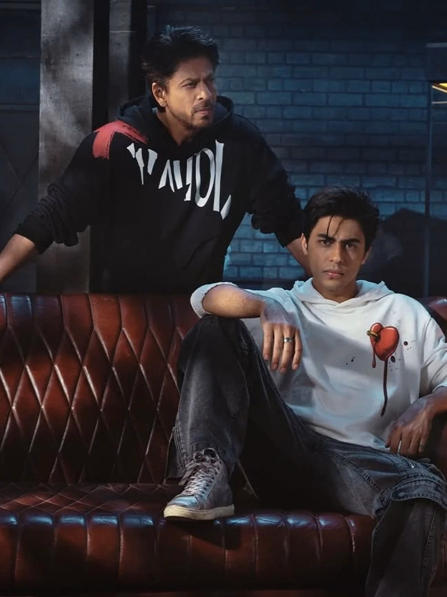 বেঙ্গালুরুতে ভাইরাল ভিডিও বিতর্ক: আরিয়ান খানের হ্যান্ড জেসচার নিয়ে তোলপাড়, ব্যাখ্যায় এগিয়ে এলেন জায়েদ খান