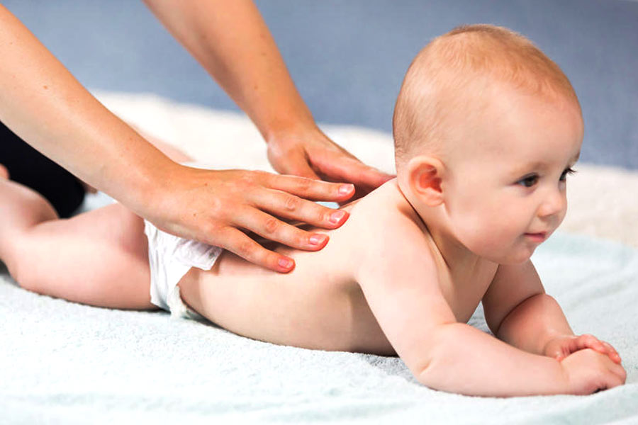 শীতে শিশুর ত্বকে নারকেল তেলের মালিশ ঠান্ডা লাগার ঝুঁকি কি সত্যিই আছে