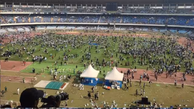 মেসি ট্যুরের প্রথম দিনেই কলকাতায় তাণ্ডব: সল্টলেক স্টেডিয়ামে ভাঙচুর, আয়োজক আটক