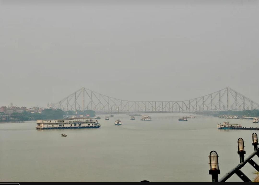 তাপমাত্রায় সামান্য বৃদ্ধি, কুয়াশায় ঢাকছে রাজ্য জাঁকিয়ে শীতের অপেক্ষা