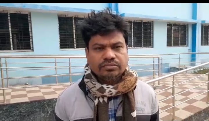 বইমেলার সভা নিয়ে চায়ের দোকানে বচসা ধাক্কায় পড়ে হৃদ্‌রোগে মৃত্যু তৃণমূল কর্মীর বড়পলাশনে প্রকাশ্যে গোষ্ঠীদ্বন্দ্ব