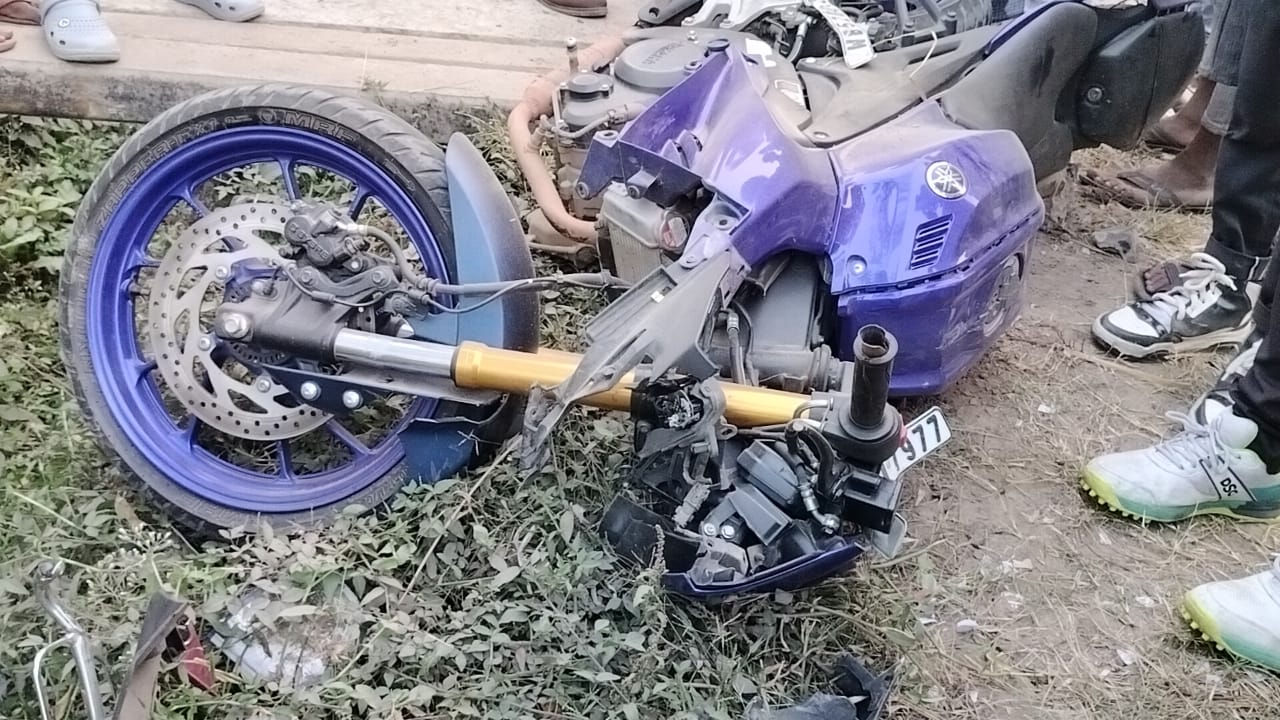 নাদনঘাটে বাইক স্কুটির সামনাসামনি সংঘর্ষ, ঘটনাস্থলেই মৃত্যু যুবকের, গুরুতর আহত ২