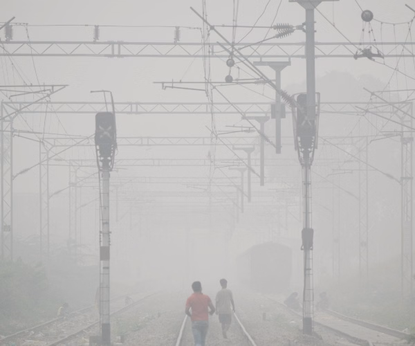 কলকাতায় পারদ নেমে ১৪ ডিগ্রি দক্ষিণের সব জেলায় কুয়াশার সতর্কতা বড়দিনে কি আসবে কনকনে ঠান্ডা