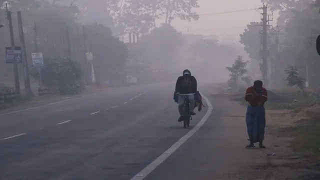বড়দিনের আগে বাড়ছে শীত দুদিন কুয়াশার সতর্কতা রাজ্য জুড়ে