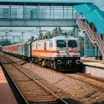 দূরপাল্লার ট্রেনের ভাড়া বাড়ল, লোকাল ট্রেন নিয়ে কী সিদ্ধান্ত? 