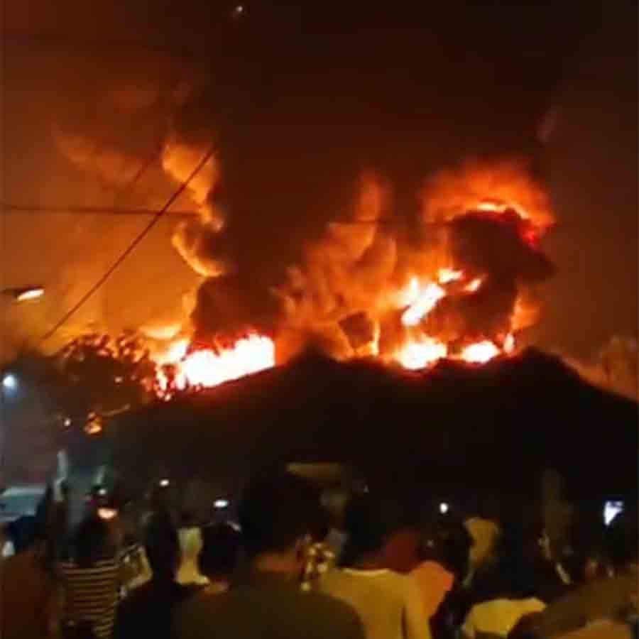 শীতের রাতে হাওড়ায় আতঙ্ক, পরপর জোড়া অগ্নিকাণ্ড