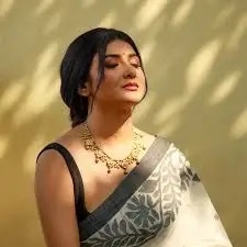 ভোটের আগে বড় চমক শাসক দলে যোগ দিচ্ছেন অভিনেত্রী পার্নো মিত্র