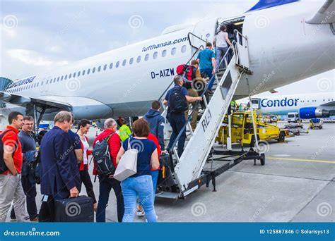 মার্কিন যুক্তরাষ্ট্রকে পিছনে ফেলে: পাঁচ বছরে ভারতীয়দের ফেরত পাঠানোর তালিকায় এক দেশ শীর্ষে