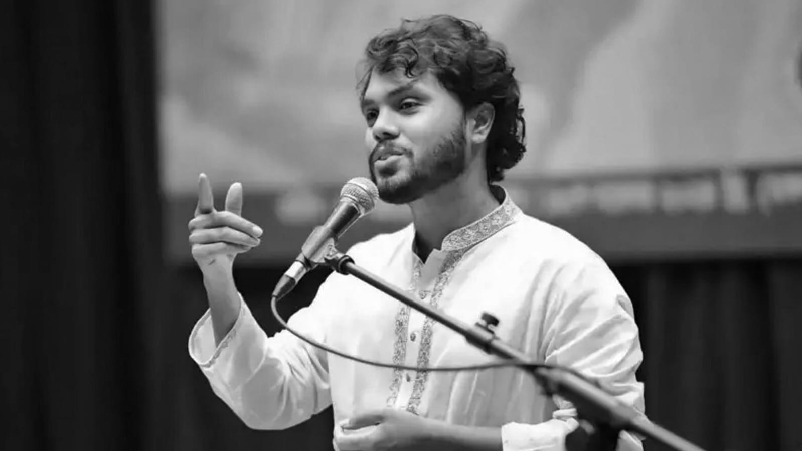 বাংলাদেশে কর্মরত ভারতীয়দের ওয়ার্ক পারমিট বাতিলের দাবিতে হাদির সংগঠন আদালতে যাওয়ার চাপ দিল্লির বিরুদ্ধে 