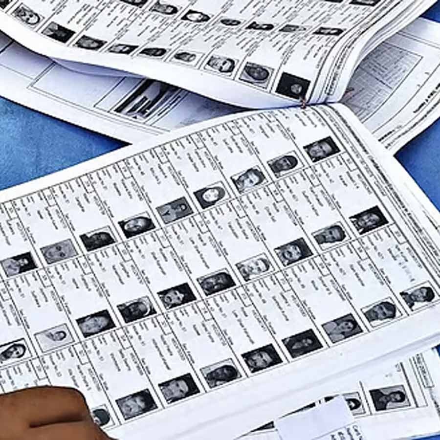 এসআইআর আতঙ্কে রাজ্যে ফের মৃত্যুর অভিযোগ শুনানির নোটিস পেয়ে অসুস্থ হয়ে মৃত্যু রিষড়ার বৃদ্ধের, পূর্ব বর্ধমানে আত্মঘাতী এক বাসিন্দা