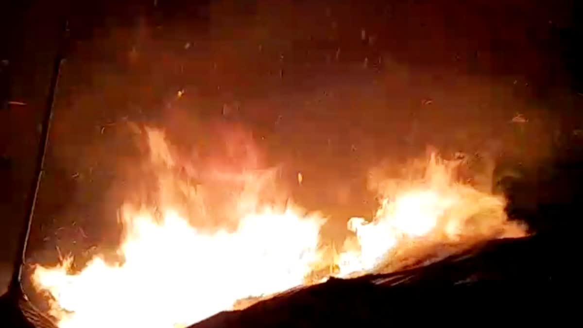 ভোররাতে আগুনে তছনছ গঙ্গাসাগর মেলা এলাকা, পুড়ে ছাই বহু ছাউনি 