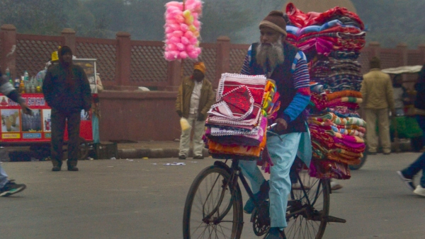 ৪ ডিগ্রির ঘরে দিল্লির তাপমাত্রা  শুক্রবার মরসুমের শীতলতম দিন  জারি শৈত্যপ্রবাহ 