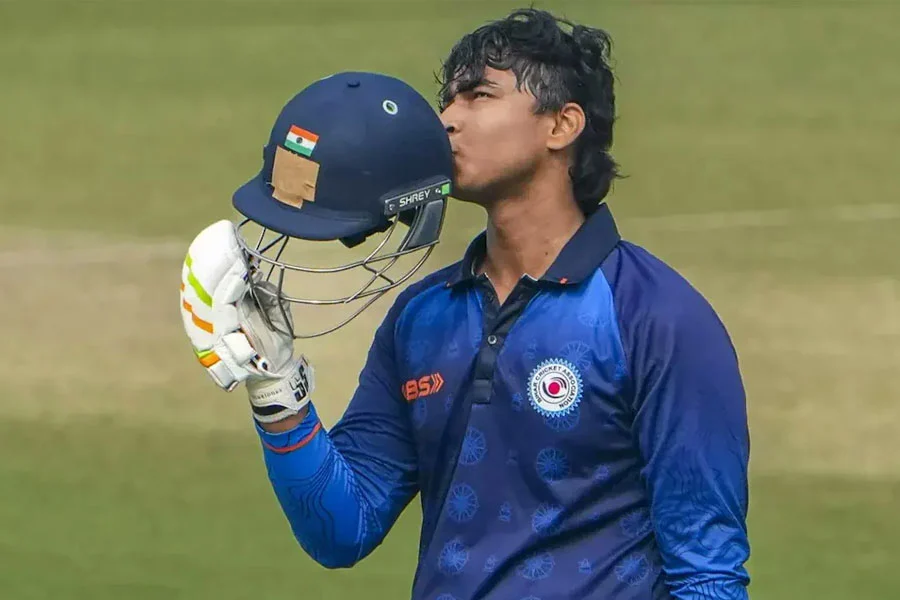 বিশ্ব ক্রিকেটের নতুন বিস্ময় বৈভব সূর্যবংশী: মাত্র ১৪ বছরেই কোটি টাকার রোজগারে তাক লাগালেন