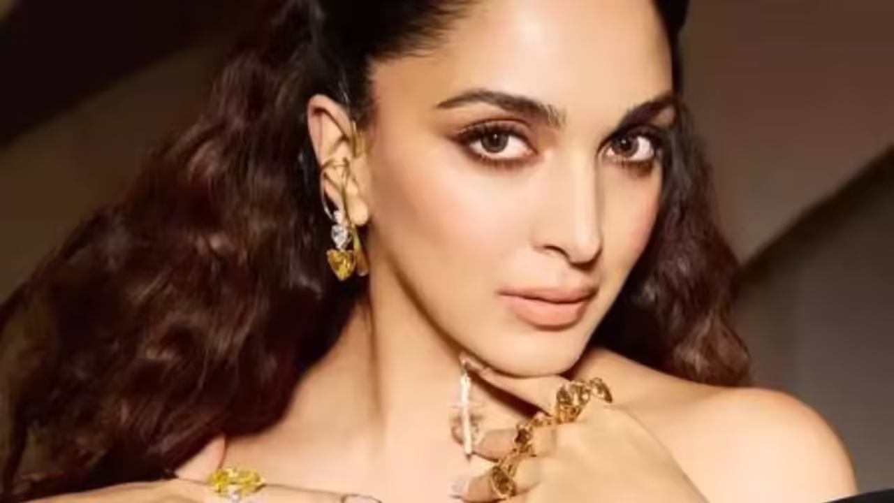 বিমানে সহযাত্রীদের বিস্ময়l কিয়ারার মা সহ যাত্রীর সঙ্গে অশোভন আচরণের অভিযোগ