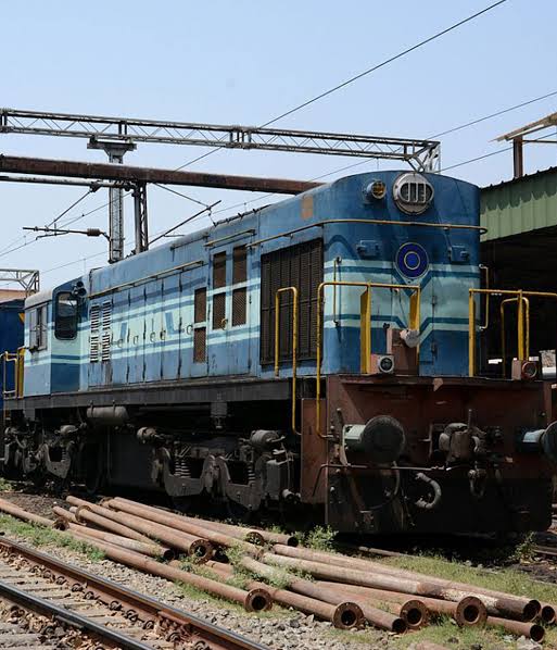 ভয়ঙ্কর দৃশ্য আসানসোলে: ট্রেনে ধাক্কা, ট্রাক উড়ে ছিটকে পড়ল – মুহূর্তেই বড় ধাক্কা