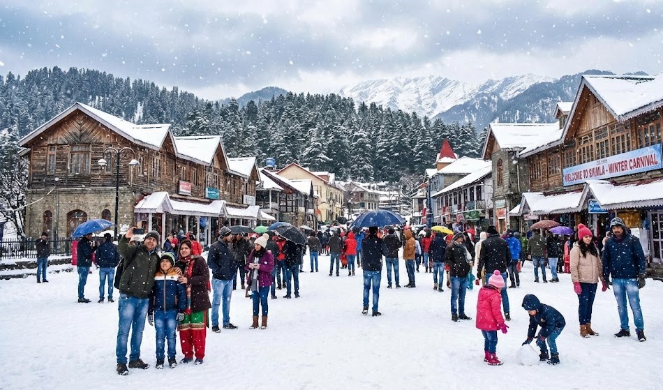 দীর্ঘ অপেক্ষার অবসান! তুষারপাতের জেরে সেজে উঠল উত্তর ভারত, পর্যটকদের ভিড়ে হাসছে সিমলা-মানালি