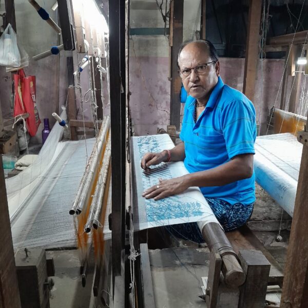 দারিদ্র্য জয় করে কালনার তাঁতি আজ বিশ্ববিখ্যাত শাড়ি শিল্পী