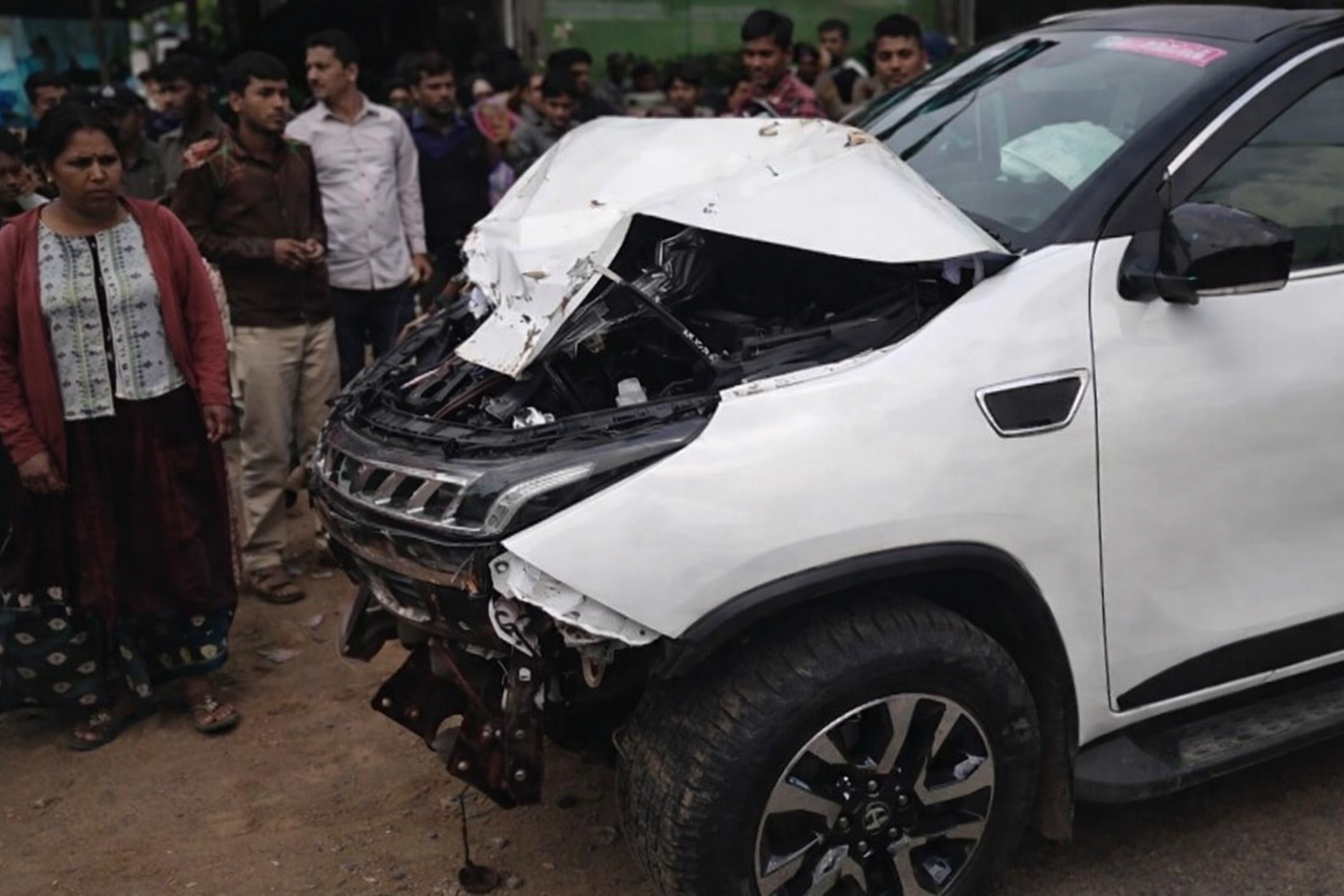 যোগীরাজ্যে ভয়াবহ দুর্ঘটনা মন্ত্রিপুত্রের গাড়িতে পিষে মৃত্যু আহত দু’জন