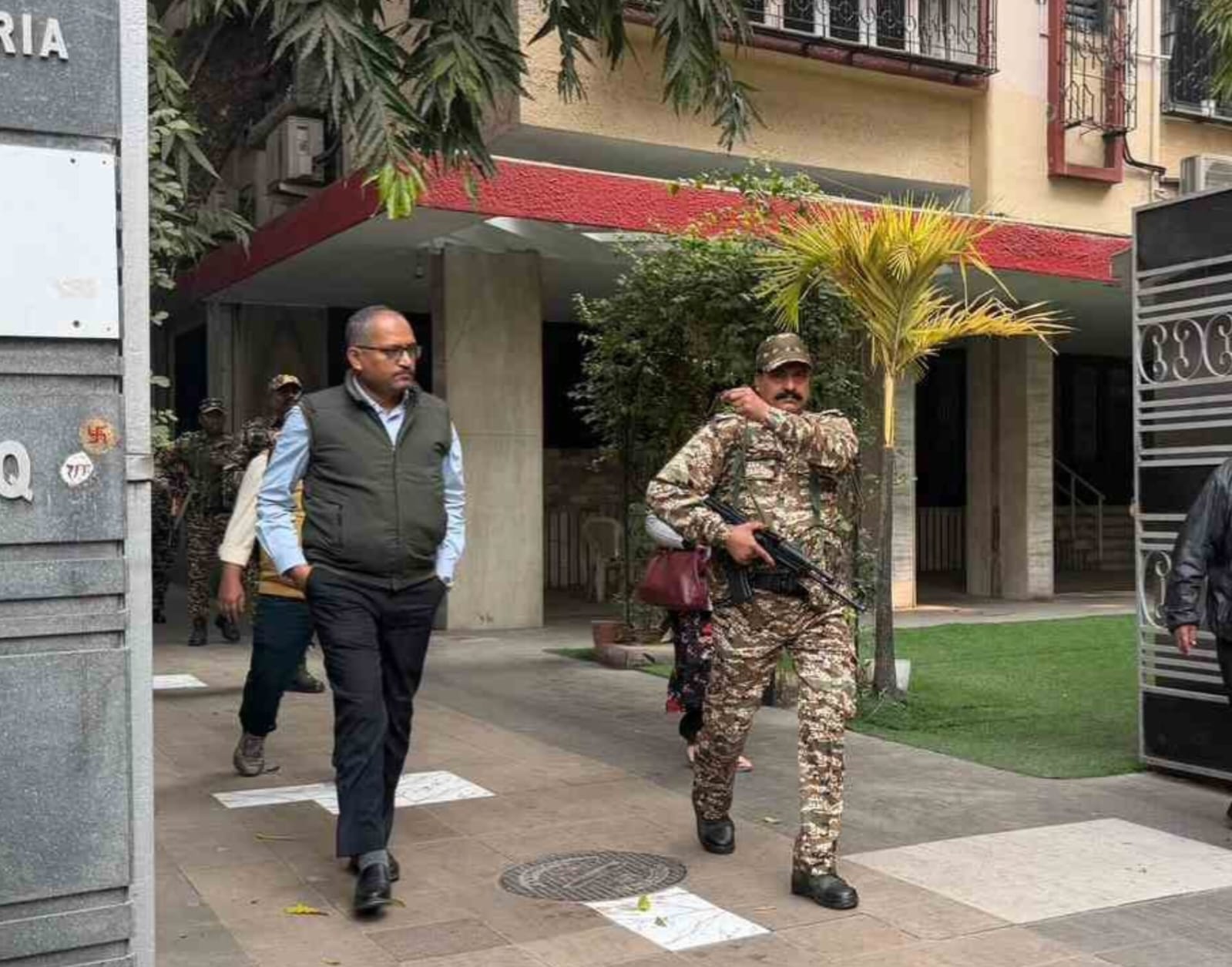 হাজার কোটি টাকার ব্যাঙ্ক জালিয়াতি আলিপুরে ব্যবসায়ীর বাড়িতে সিবিআই হানা চলছে তল্লাশি 