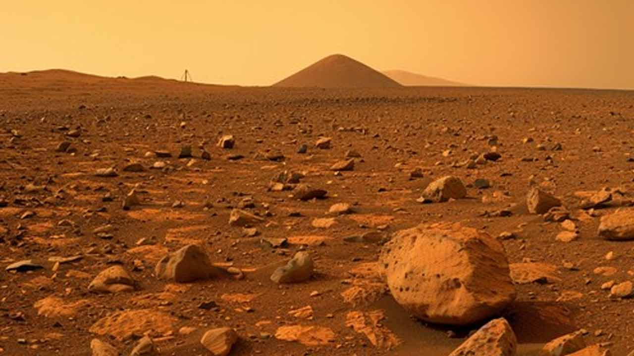 মঙ্গলের রুক্ষ মাটিতে অচেনা সাদা পাথরের খোঁজ লক্ষ লক্ষ বছর ধরে ঝমঝমিয়ে বৃষ্টি হয়েছে পৃথিবীর পড়শি গ্রহে