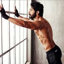 কক্সিডাইনিয়ায় ভুগছেন বরুণ ধবন? মেরুদণ্ডের নীচের হাড়ের আঘাত কতটা বিপজ্জনক