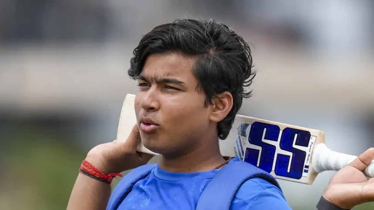 একই বলে দু’বার জীবন পেয়েও পরের বলেই আউট বৈভব! ছোটদের বিশ্বকাপে পাকিস্তানের বিরুদ্ধে ৩০ রানে শেষ ইনিংস