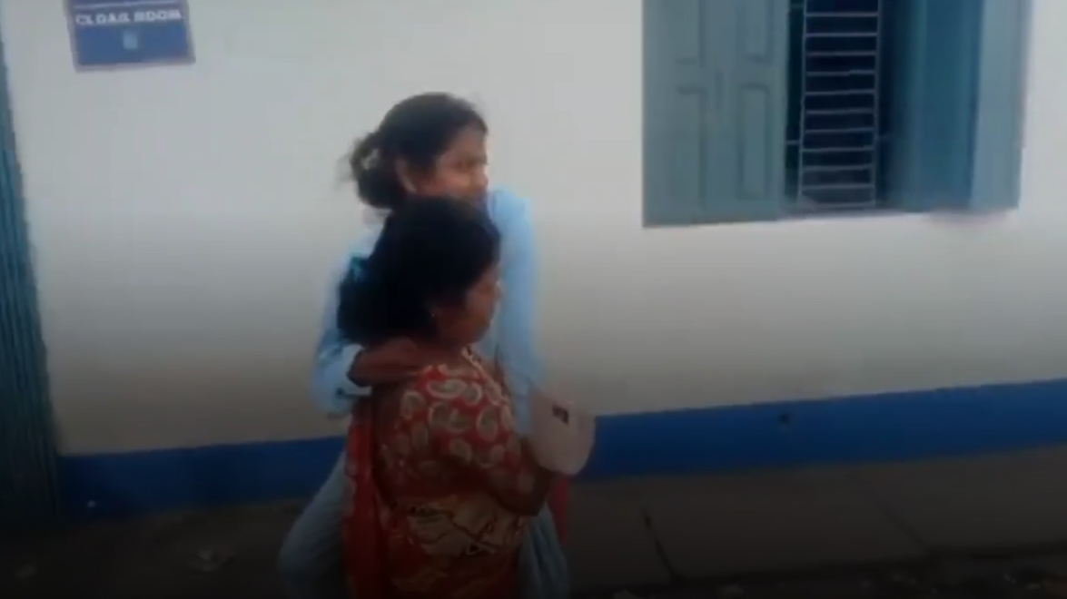 পরীক্ষার্থী না হয়েও তারা দিচ্ছে মাধ্যমিক পরীক্ষা সহমর্মিতার নজির দেখাল সুশোভন ও শ্রীতমার