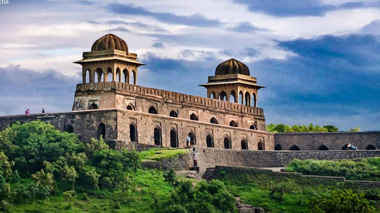 মনোমুগ্ধকর স্থাপত্য ইতিহাস কাহিনি জুড়ে রয়েছে এমন ৩ স্থান ঘুরে নিন এই বসন্তেই