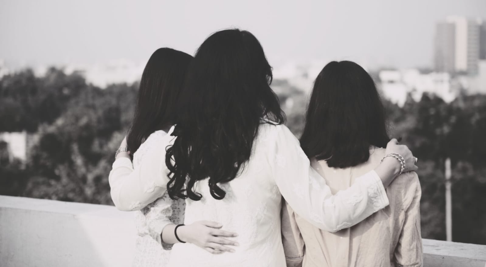 অভিমানে তিন বোনের একসাথে আত্মহত্যা গেম খেলার বিষয়ে বাবা-মায়ের নিষেধাজ্ঞায় চরম পদক্ষেপ