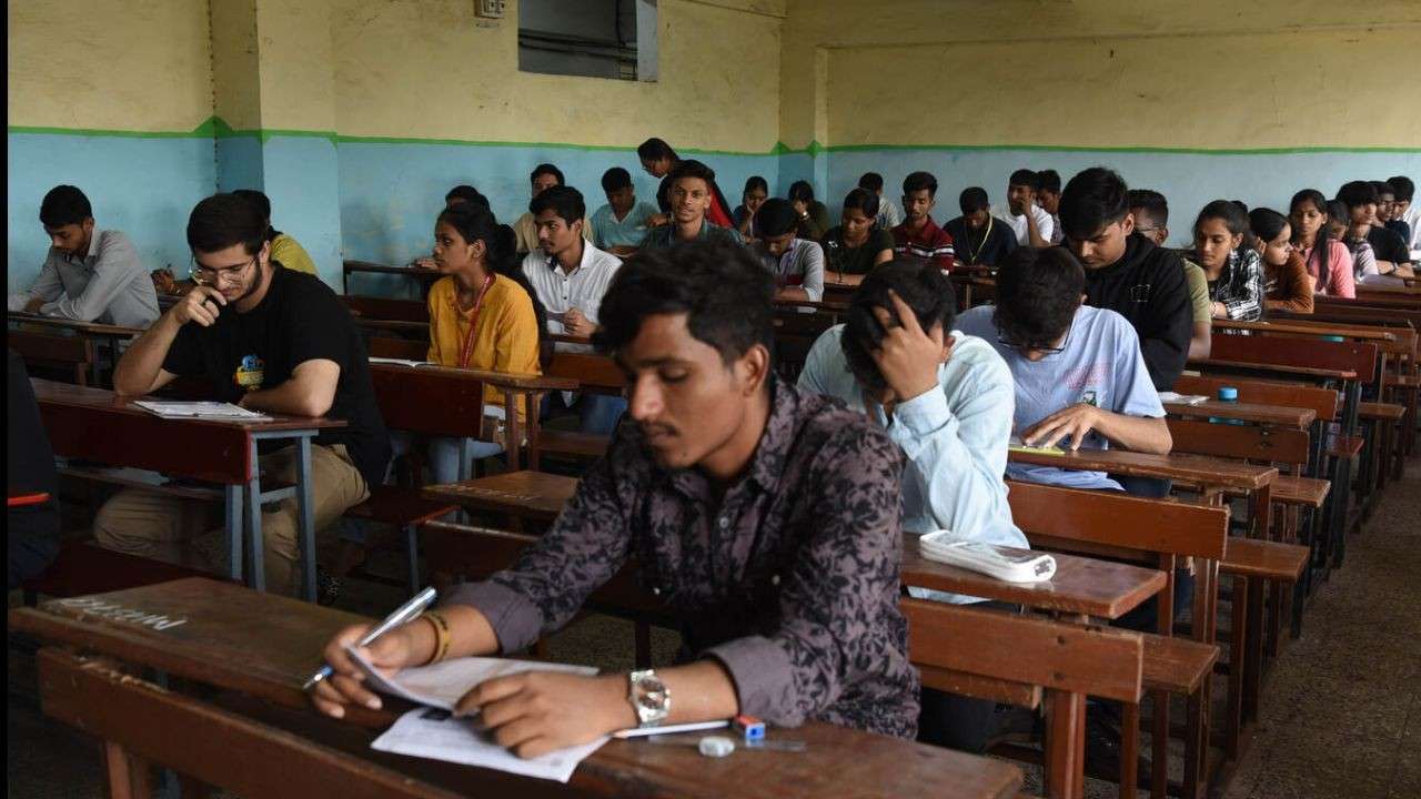 দু’টির বদলে দিতে হবে মাত্র একটি পরীক্ষা, বিশেষ বিষয়ের নেট নিয়ে চালু নতুন বিধি