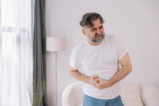 ঘুম থেকে উঠেই পেট ফুলে থাকে? গ্যাসের সমস্যা দূর করতে সকালে কোন অভ্যাসগুলো রপ্ত করবেন