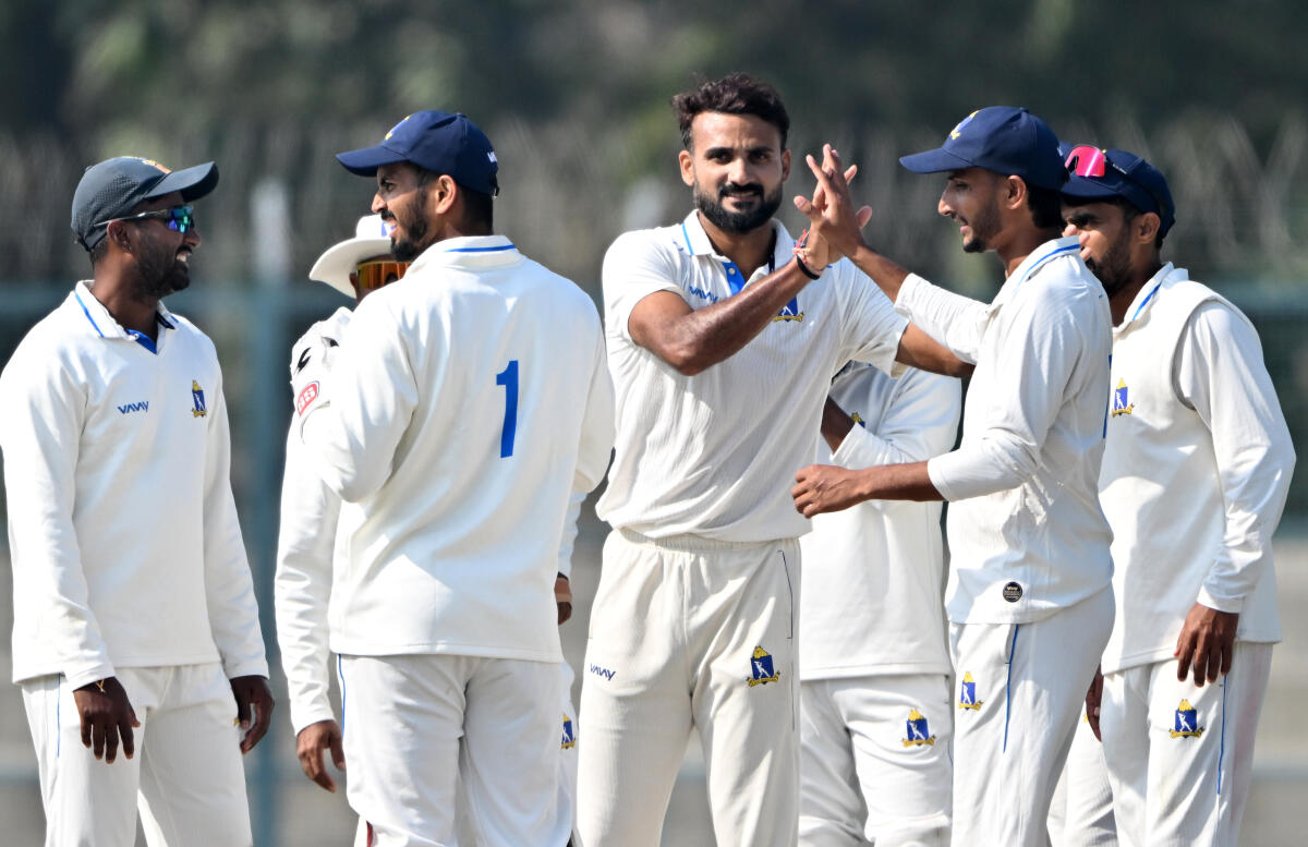 সুদীপের ২৯৯ শাহবাজের ঘূর্ণি অন্ধ্রকে ইনিংসে হারিয়ে রনজি সেমিতে বাংলা