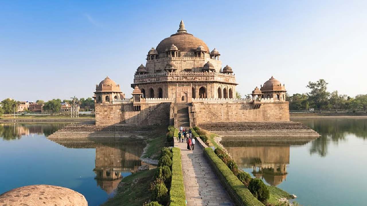 ইতিহাসের ডাক আর প্রকৃতির ছোঁয়া একবার ঘুরে আসুন সাসারাম 